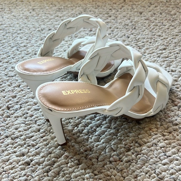 Express heels never worn - Picture 6 of 6